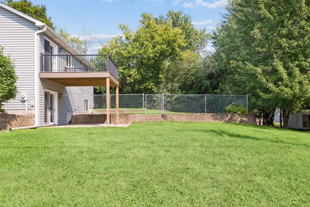 6111 45th Street N, Oakdale, MN 55128