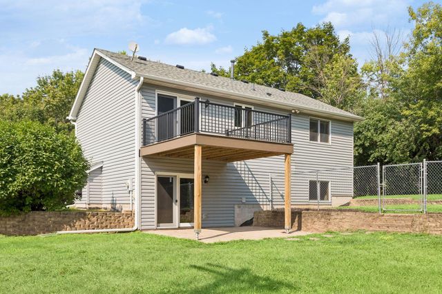 6111 45th Street N, Oakdale, MN 55128