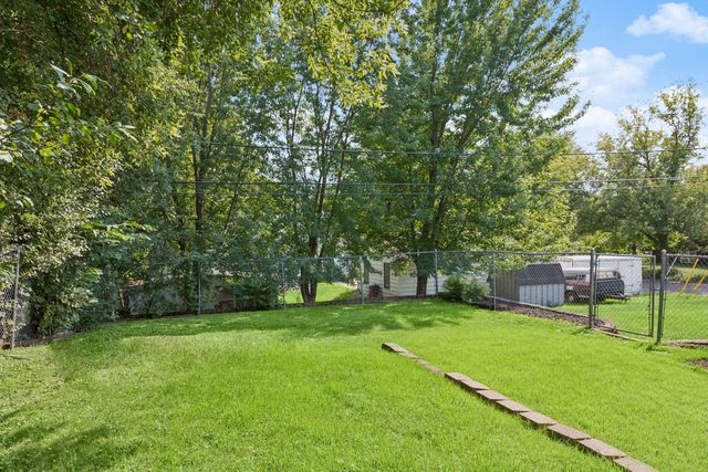 6111 45th Street N, Oakdale, MN 55128