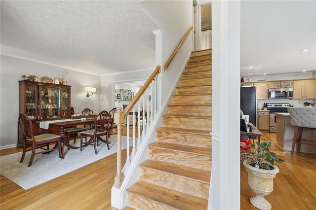 717 Jamie Way NE, Woodstock, GA 30188