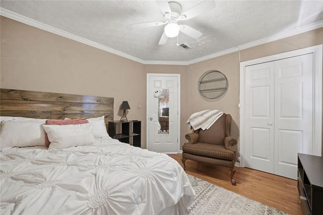 717 Jamie Way NE, Woodstock, GA 30188