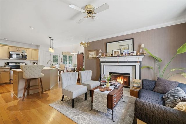 717 Jamie Way NE, Woodstock, GA 30188