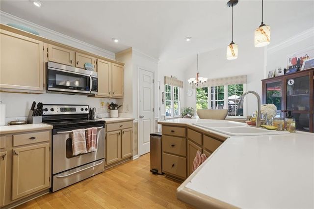 717 Jamie Way NE, Woodstock, GA 30188