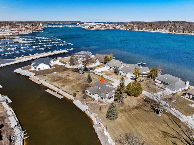 535 E VINE COURT, Sturgeon Bay, WI 54235
