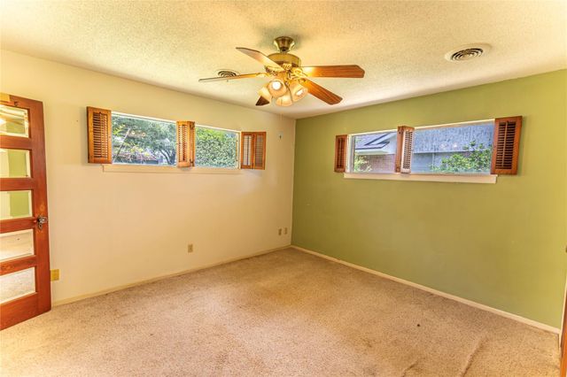 1092 South Holland Street, Bellville, TX 77418