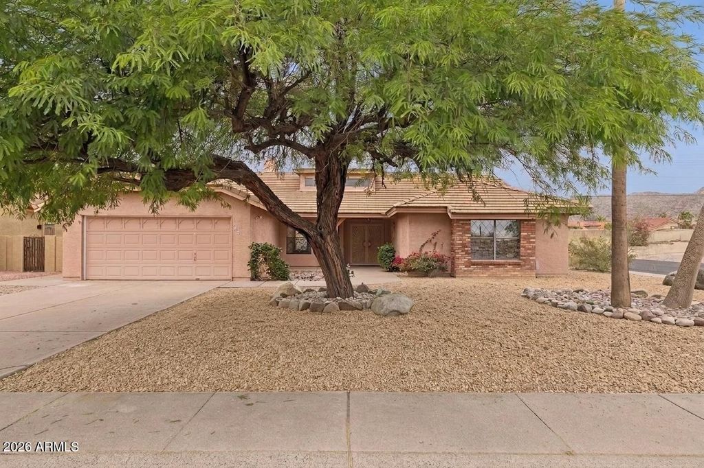 Image 1 of property listing at 12802 S 40TH Place, Phoenix, AZ 85044