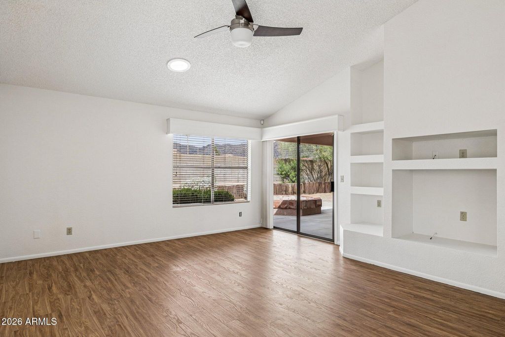 Image 10 of property listing at 12802 S 40TH Place, Phoenix, AZ 85044