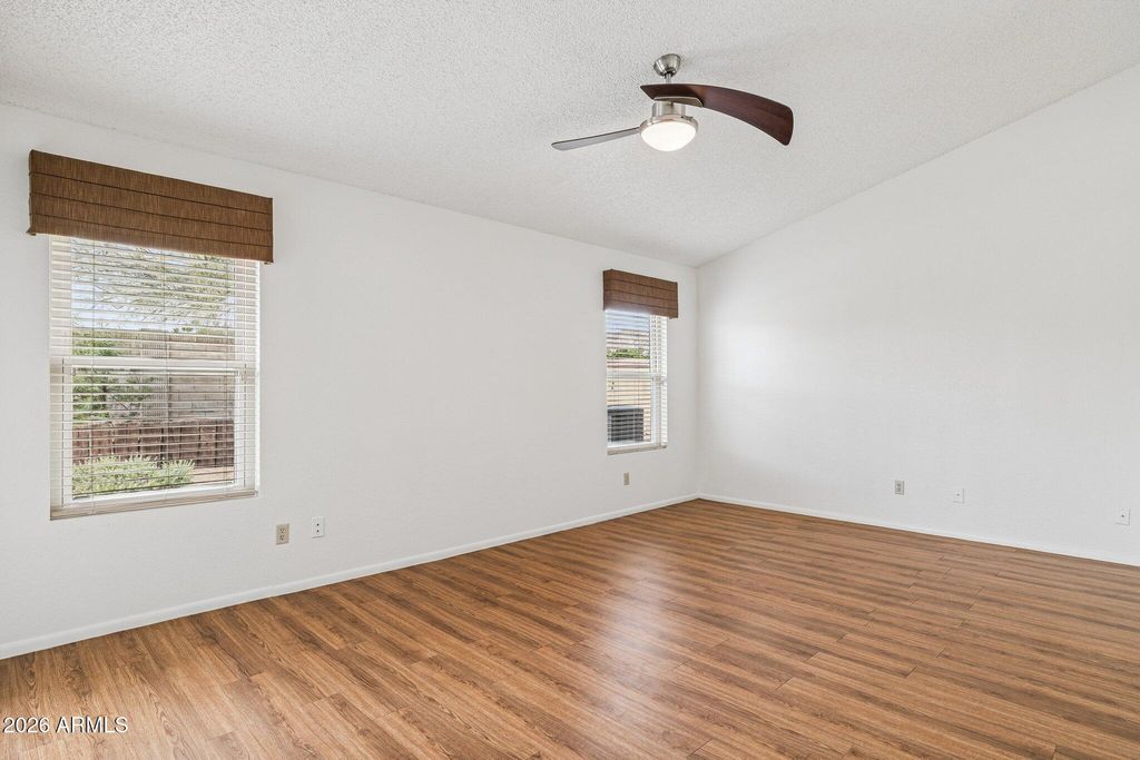 Image 12 of property listing at 12802 S 40TH Place, Phoenix, AZ 85044