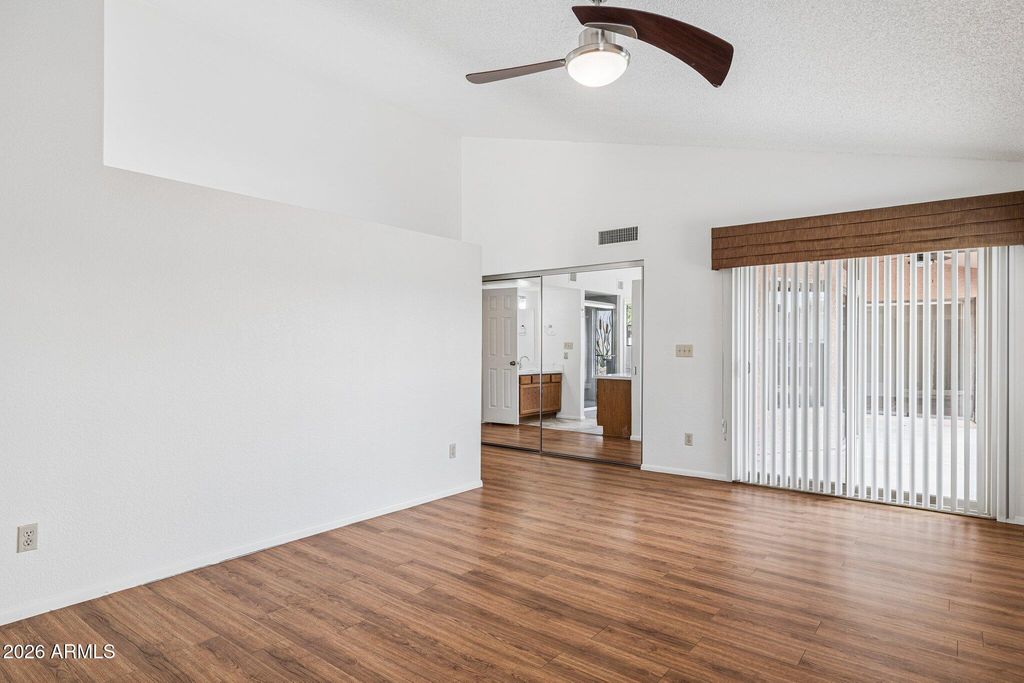 Image 13 of property listing at 12802 S 40TH Place, Phoenix, AZ 85044