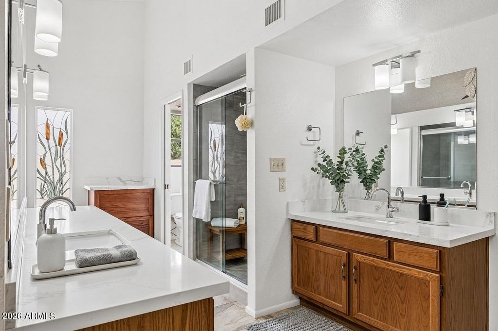 Image 14 of property listing at 12802 S 40TH Place, Phoenix, AZ 85044