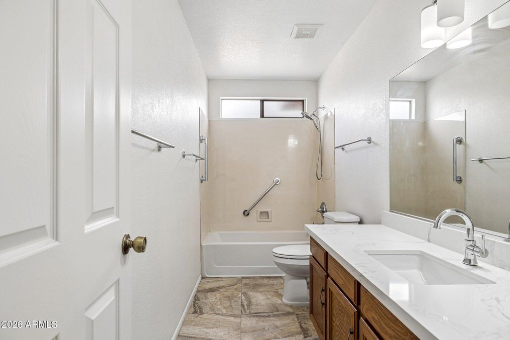 Image 21 of property listing at 12802 S 40TH Place, Phoenix, AZ 85044