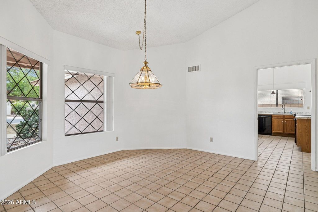 Image 5 of property listing at 12802 S 40TH Place, Phoenix, AZ 85044