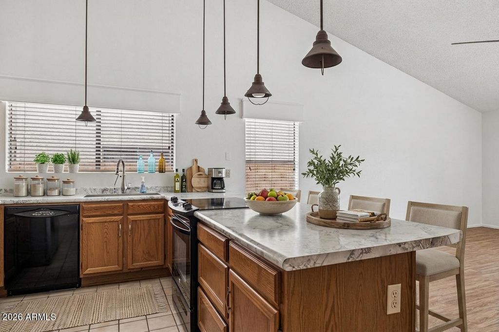 Image 6 of property listing at 12802 S 40TH Place, Phoenix, AZ 85044
