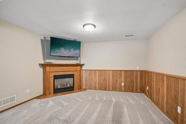 905 Walnut Street, Farmington, MN 55024