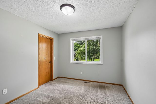 905 Walnut Street, Farmington, MN 55024