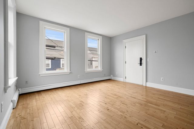 314 Islington St Apt 3, Portsmouth, NH 03801