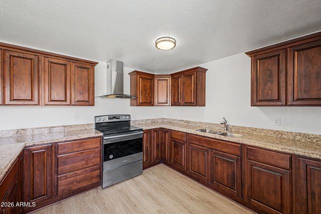6142 W CYPRESS Street, Phoenix, AZ 85035