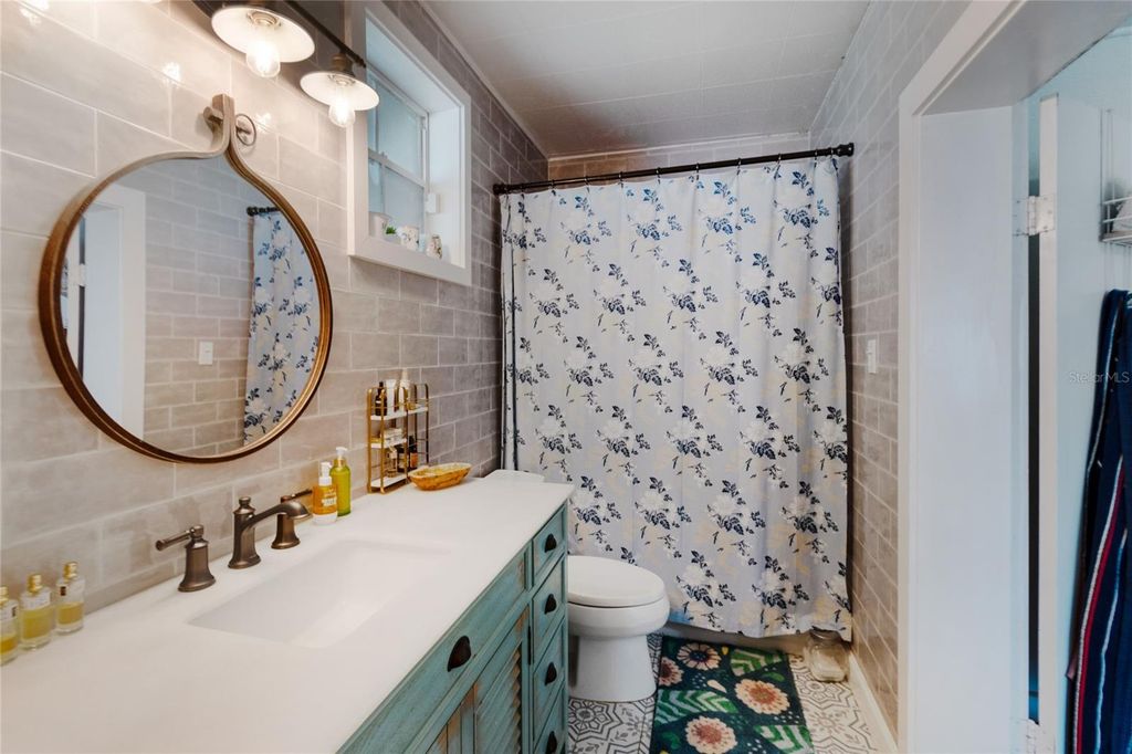 Image 16 of property listing at 3742 MARTIN STREET, Orlando, FL 32806
