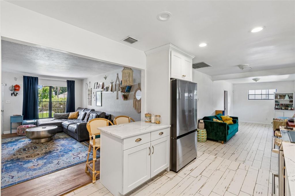 Image 5 of property listing at 3742 MARTIN STREET, Orlando, FL 32806