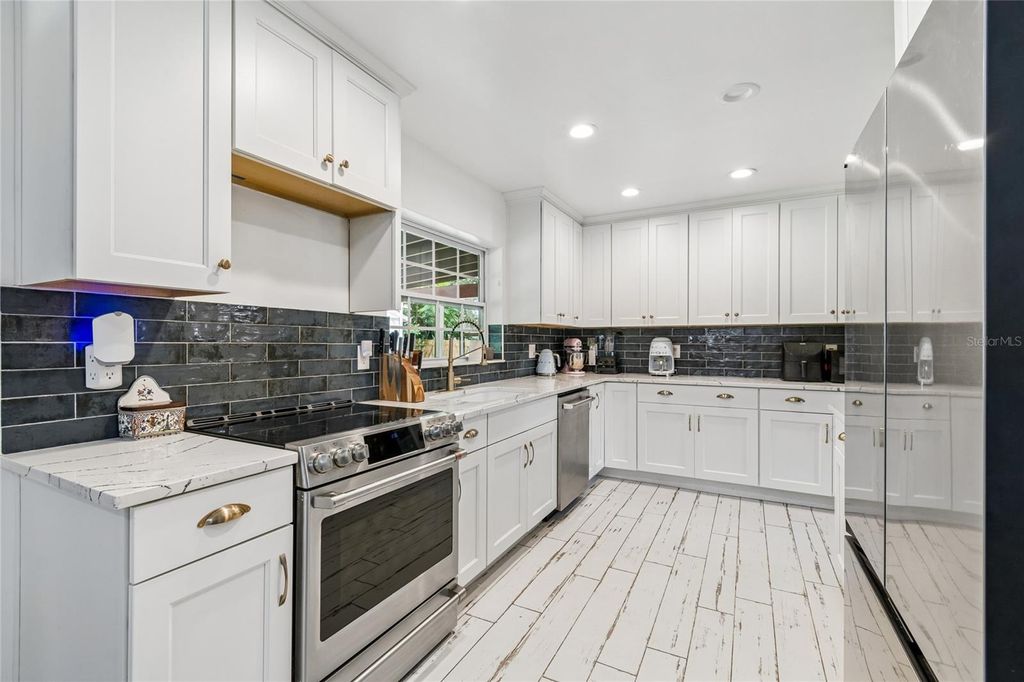 Image 7 of property listing at 3742 MARTIN STREET, Orlando, FL 32806