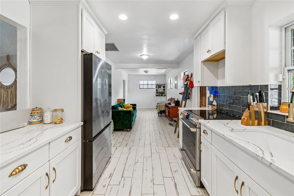 Image 9 of property listing at 3742 MARTIN STREET, Orlando, FL 32806