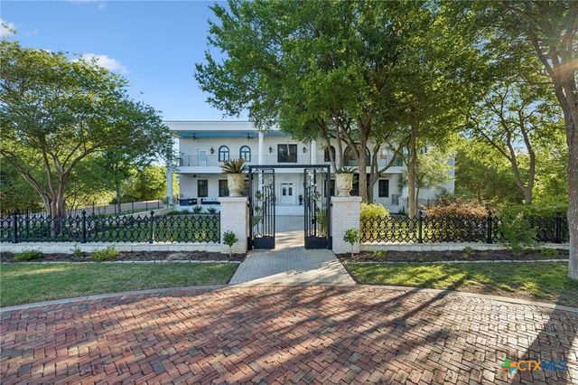 999 Schwarzlose Road, New Braunfels, TX 78130