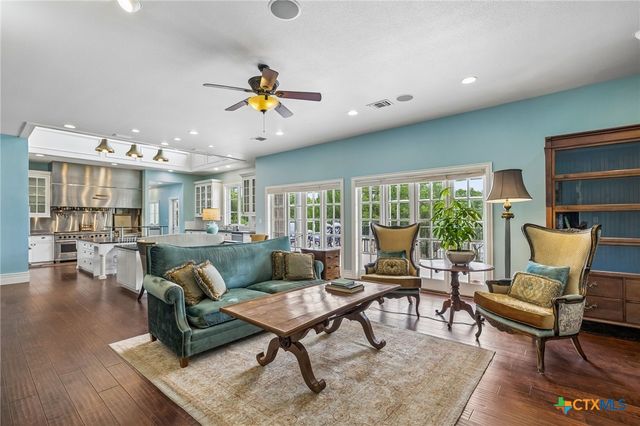 999 Schwarzlose Road, New Braunfels, TX 78130