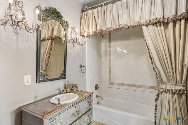 999 Schwarzlose Road, New Braunfels, TX 78130