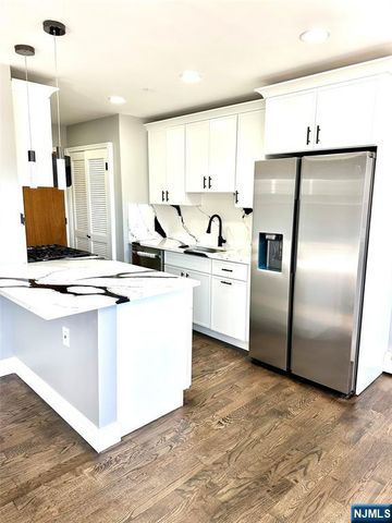 41 W Church Street 11, Bergenfield, NJ 07621