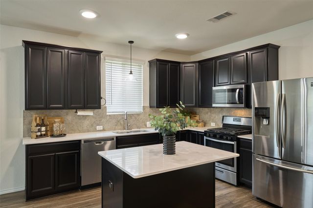2214 Timberland Country Court, Conroe, TX 77304