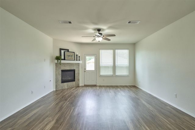2214 Timberland Country Court, Conroe, TX 77304