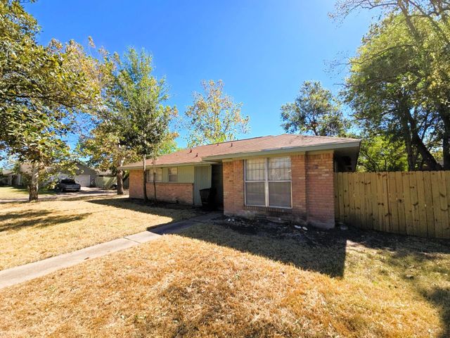 4203 Wuthering Heights Drive, Houston, TX 77045