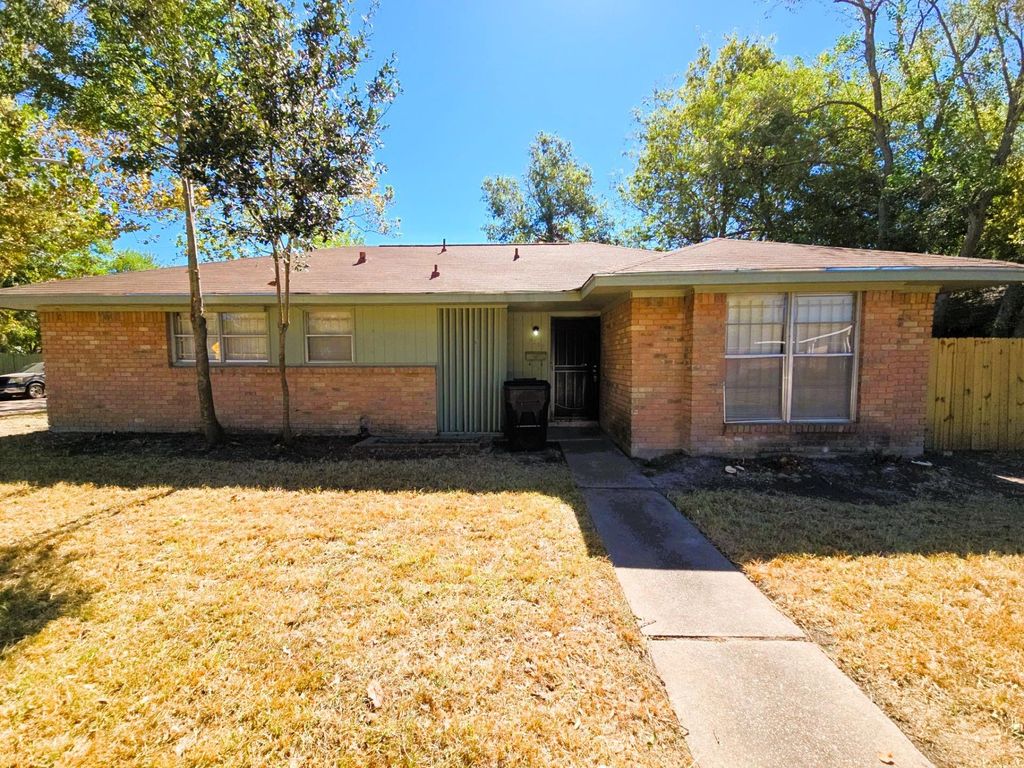 4203 Wuthering Heights Drive, Houston, TX 77045