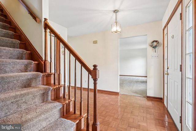 8 LONG DR, Downingtown, PA 19335