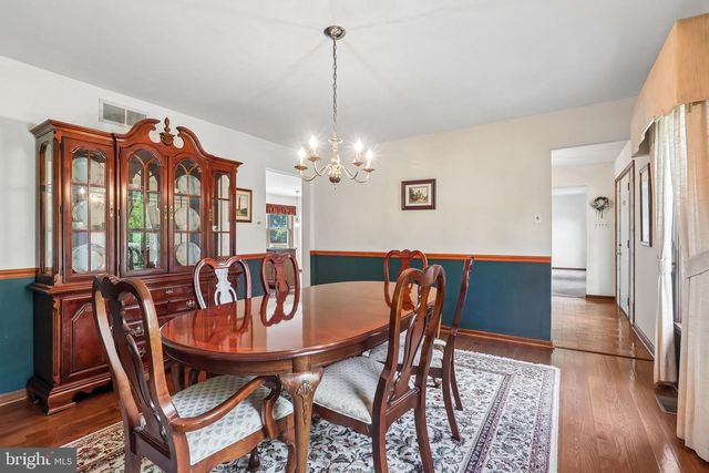 8 LONG DR, Downingtown, PA 19335
