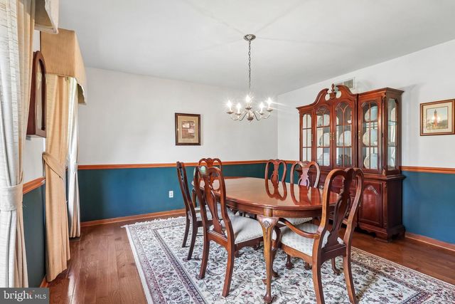 8 LONG DR, Downingtown, PA 19335