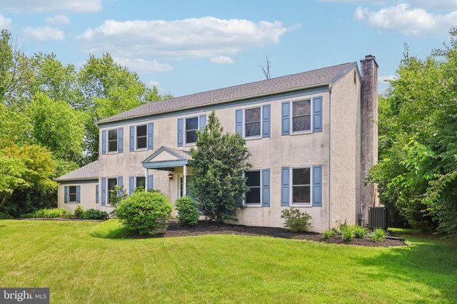 8 LONG DR, Downingtown, PA 19335