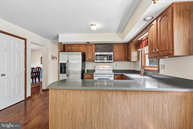 8 LONG DR, Downingtown, PA 19335