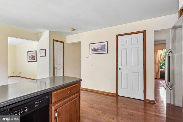 8 LONG DR, Downingtown, PA 19335