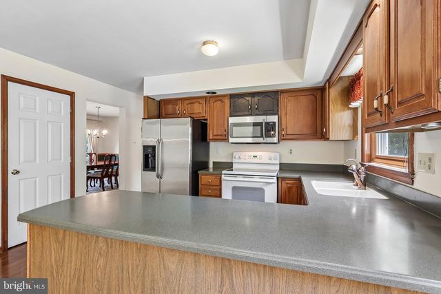 8 LONG DR, Downingtown, PA 19335