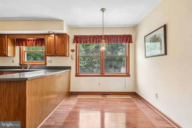 8 LONG DR, Downingtown, PA 19335