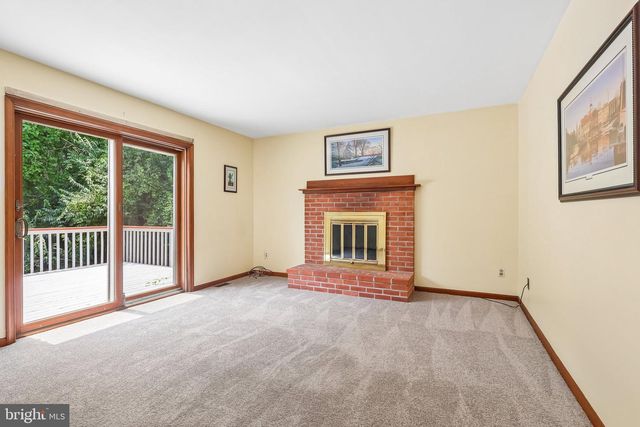 8 LONG DR, Downingtown, PA 19335