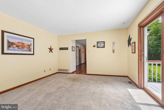 8 LONG DR, Downingtown, PA 19335