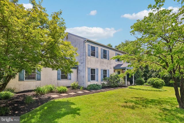 8 LONG DR, Downingtown, PA 19335