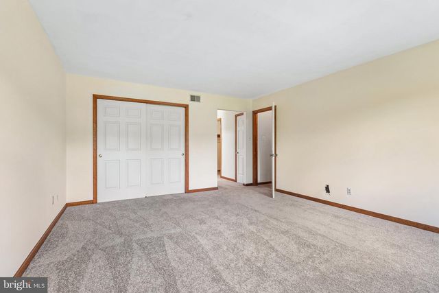 8 LONG DR, Downingtown, PA 19335