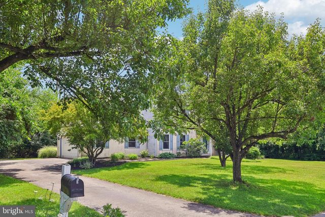 8 LONG DR, Downingtown, PA 19335