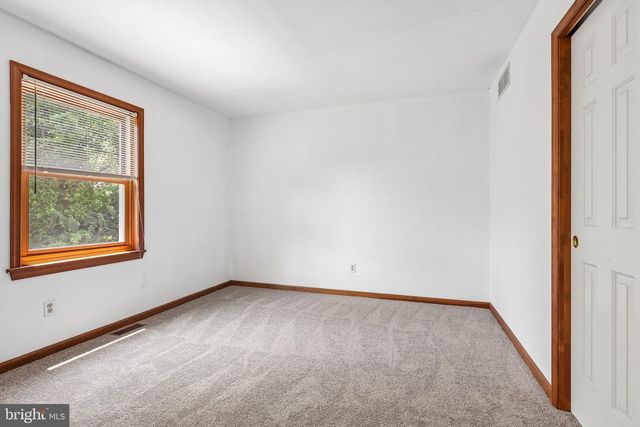 8 LONG DR, Downingtown, PA 19335