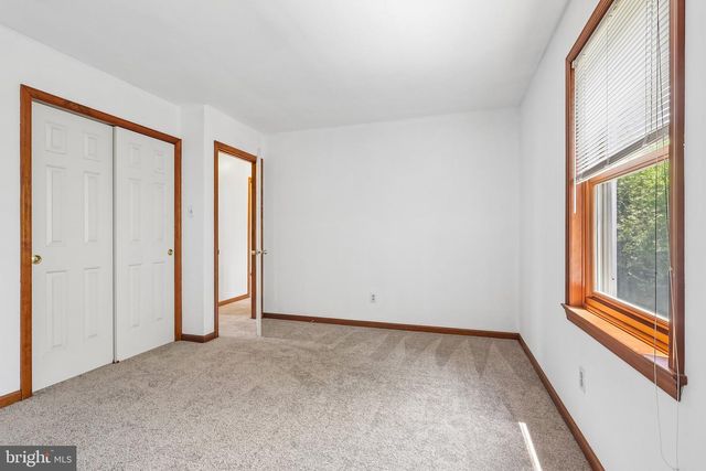 8 LONG DR, Downingtown, PA 19335