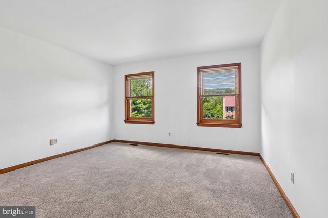 8 LONG DR, Downingtown, PA 19335