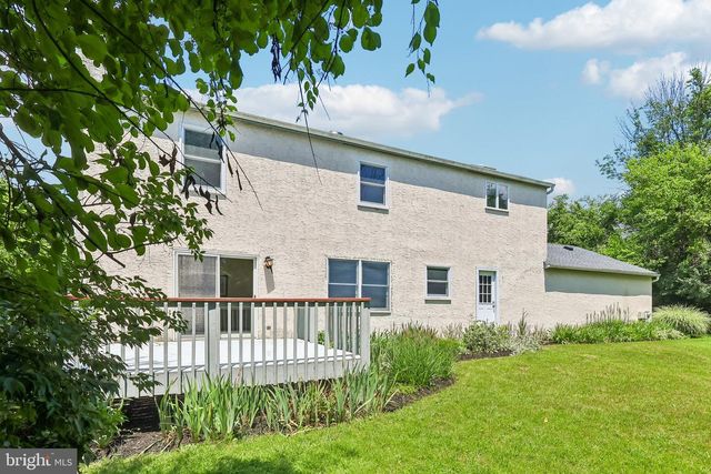 8 LONG DR, Downingtown, PA 19335